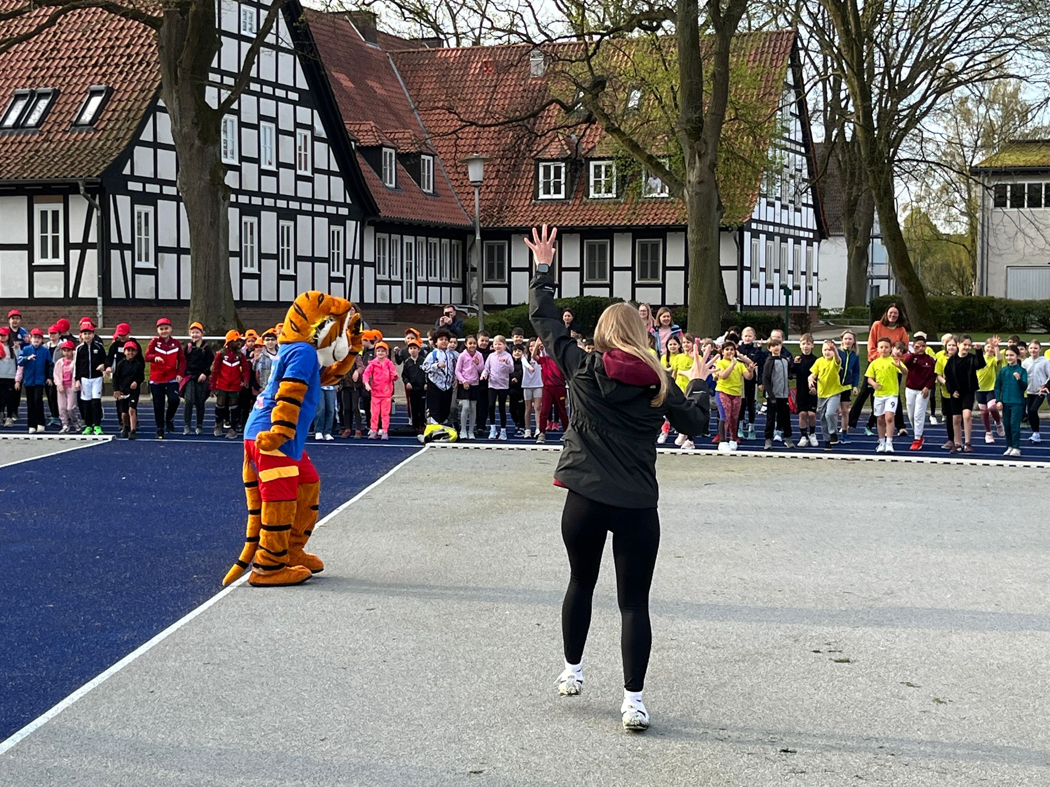 Vor den Wettkämpfen muss sich aufgewärmt werden.