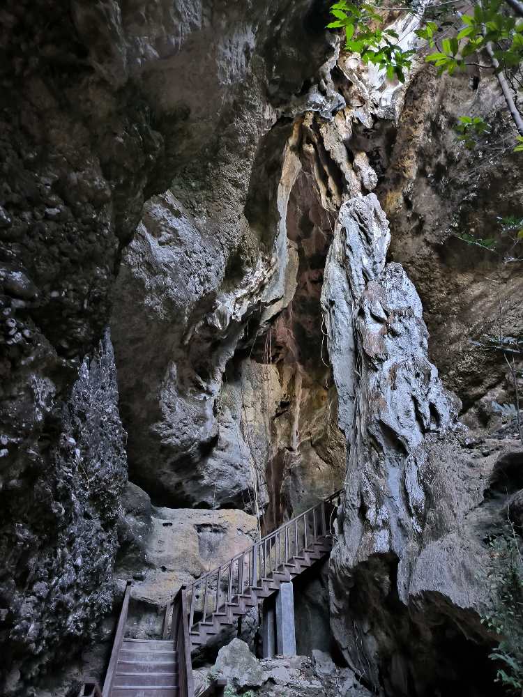 Batu Cermin Labuan Bajo