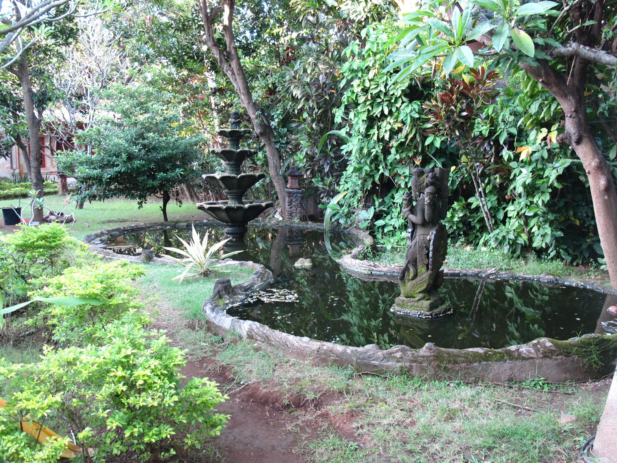 Scorcio del bellissimo giardino del Rambutan Hotel a Lovina Bali (photo by Gabriele Ferrando)