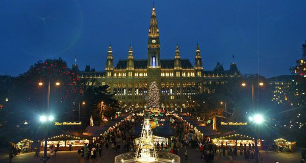 Quelle: http://cdn1.vienna.at/2011/11/Christkindlmarkt_APA.jpg