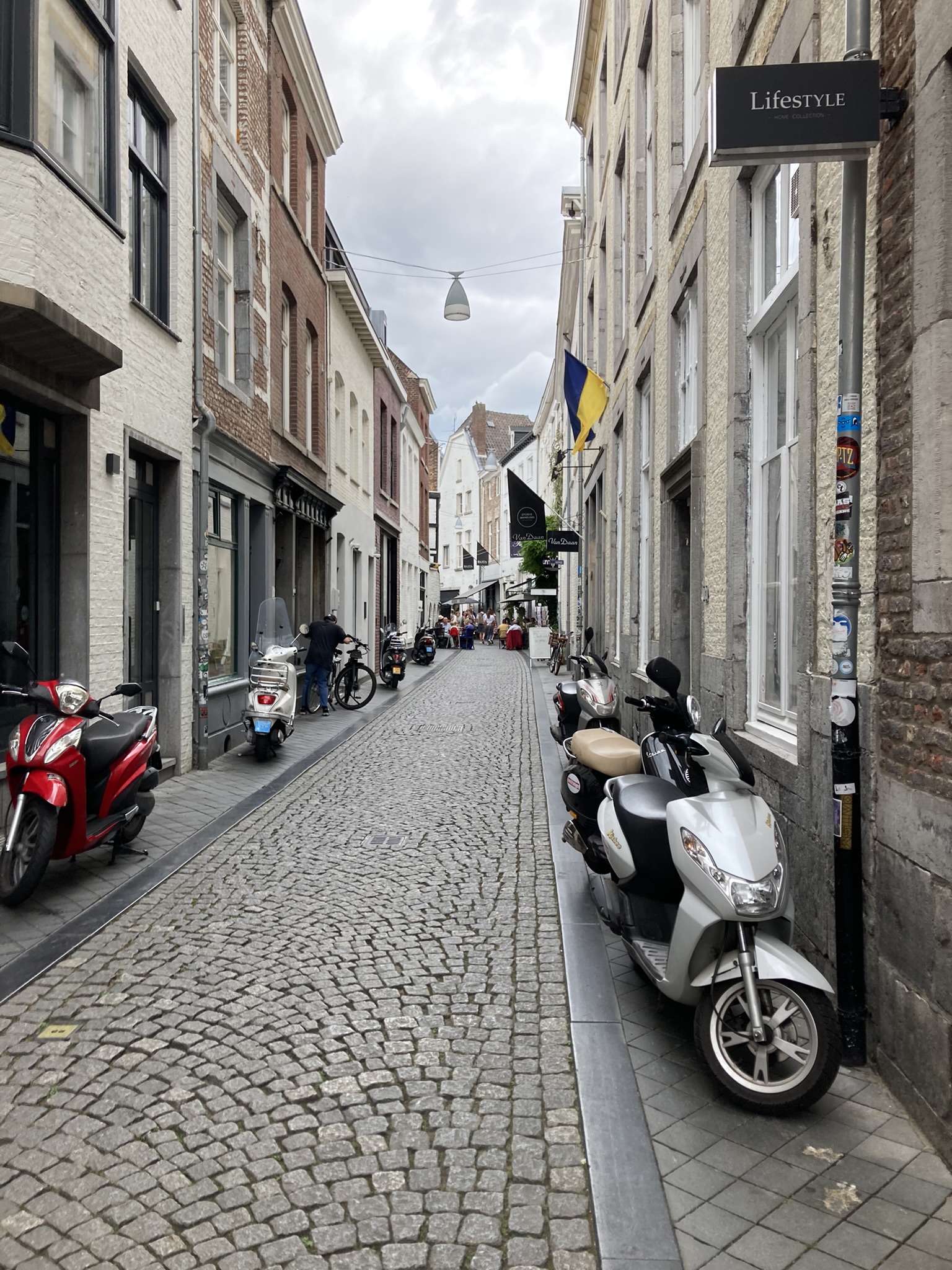 Bikepacking Niederlande - Ankunft in Amsterdam – historische Grachtenhäuser, Kanäle und urbane Radinfrastruktur als Höhepunkt der Rundreise durch die Niederlande.