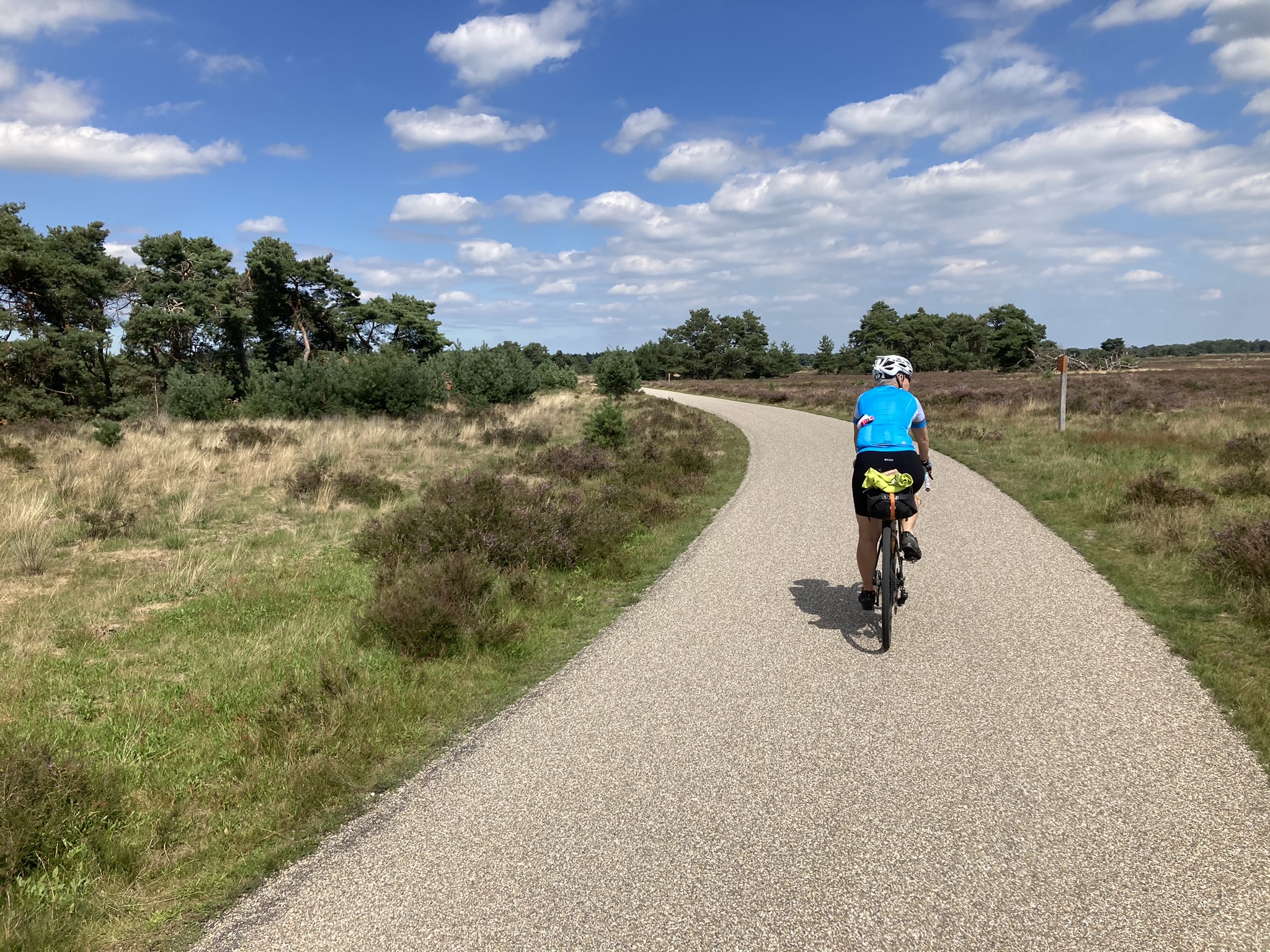 Bikepacking Niederlande - Radreise durch Geervliet und Südholland – Deichradweg, Polderlandschaft und kleine Dörfer zwischen Brielle und Rotterdam, perfekt für Bikepacking und Gravelbike.