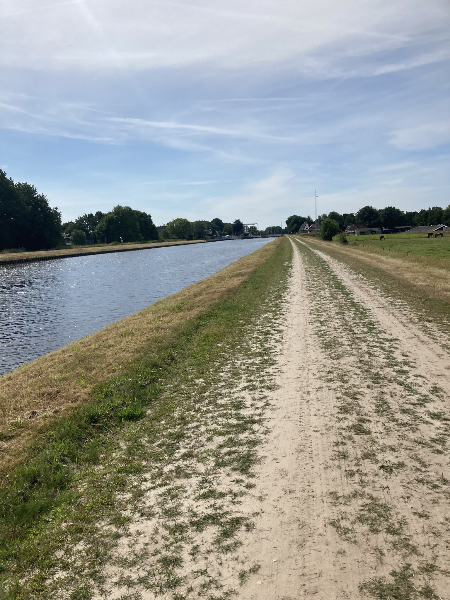 Bikepacking Niederlande -  von Amsterdam zurück nach Brielle – ruhige Kanäle, kleine Hafenorte und flache Radwege in Südholland, perfekte Bikepacking Rundtour.