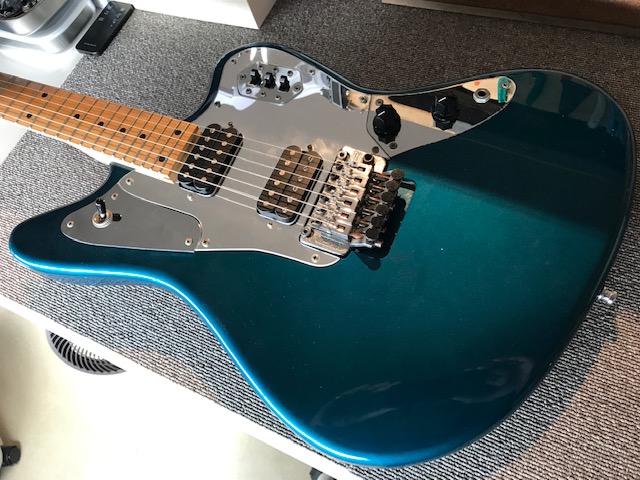 BUSKERS ミラーピックガード仕様エレキギター BUSKERS BMS250BLKバスカーズのミラーピックガード仕様エレキ
