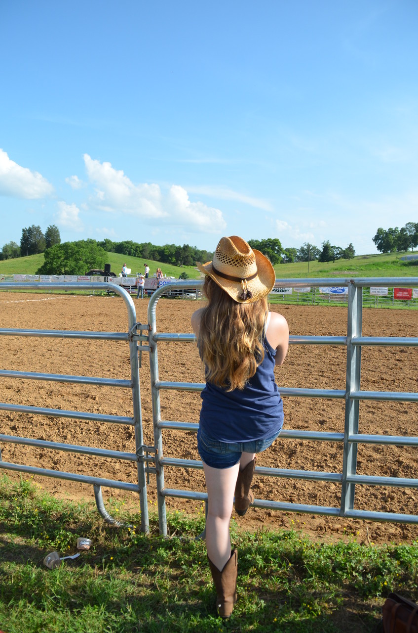 Das Heiße Cowgirl Ist Ganz Alleine Das Heiße Cowgirl Ist Ganz Alleine