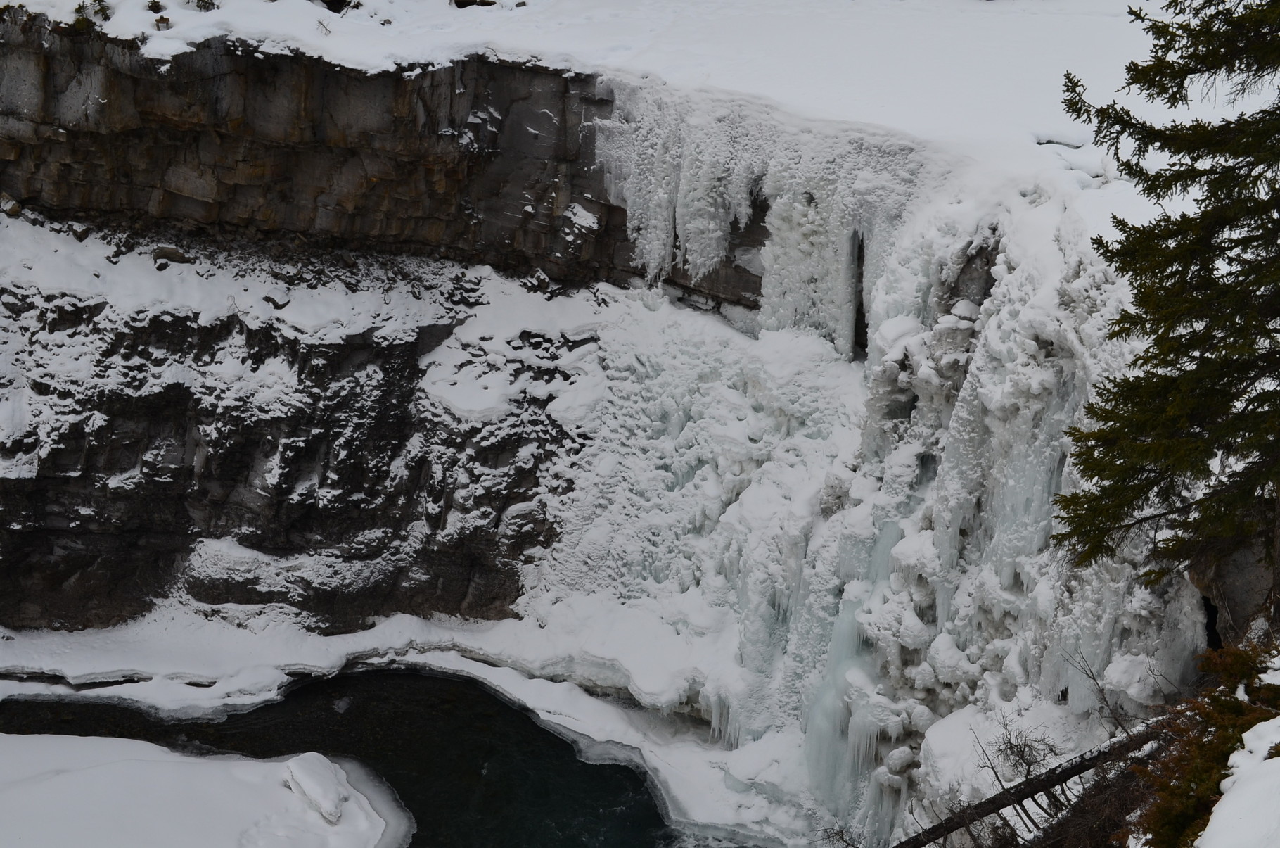 zugefrorener Wasserfall