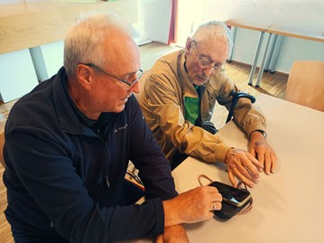 Unser Digitallotse Andreas Dederek im 1:1-Gespräch (mit freundlicher Genehmigung des Seniors)