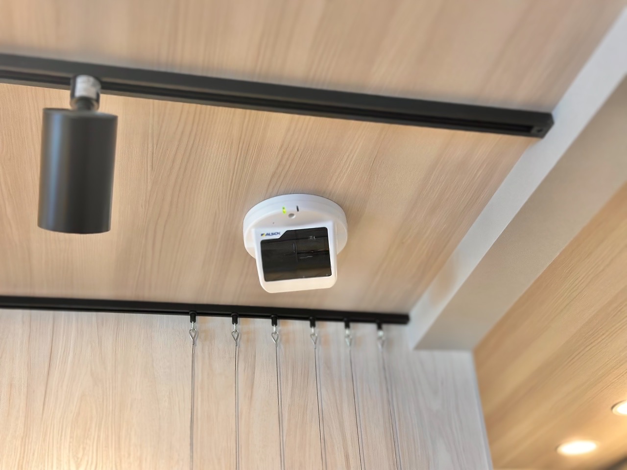 共有スペースには24時間体制の監視カメラでセキュリティ対策