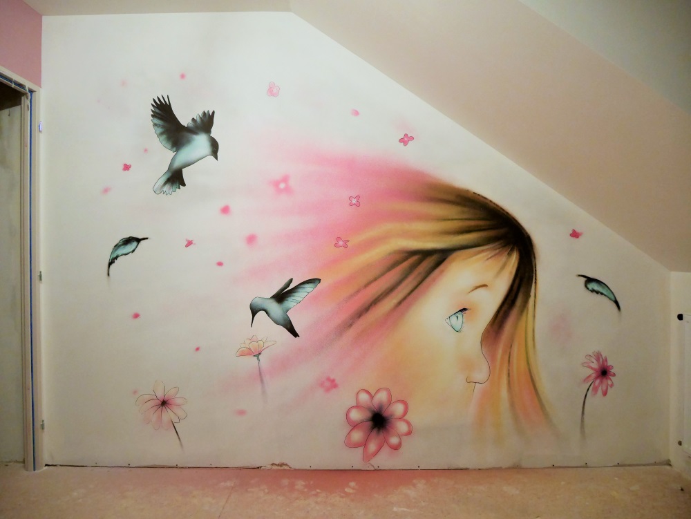 fresque-chambre-fille-oiseau-fleur-plume