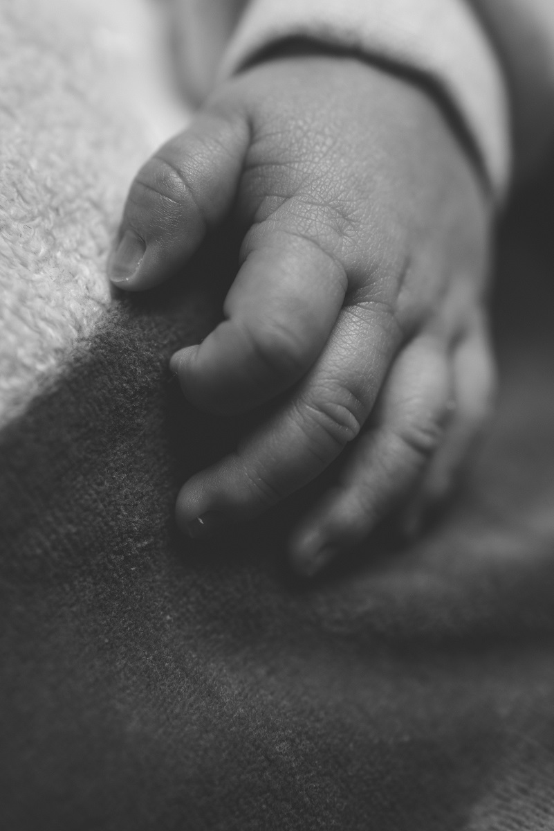 Newborn Detail Händchen