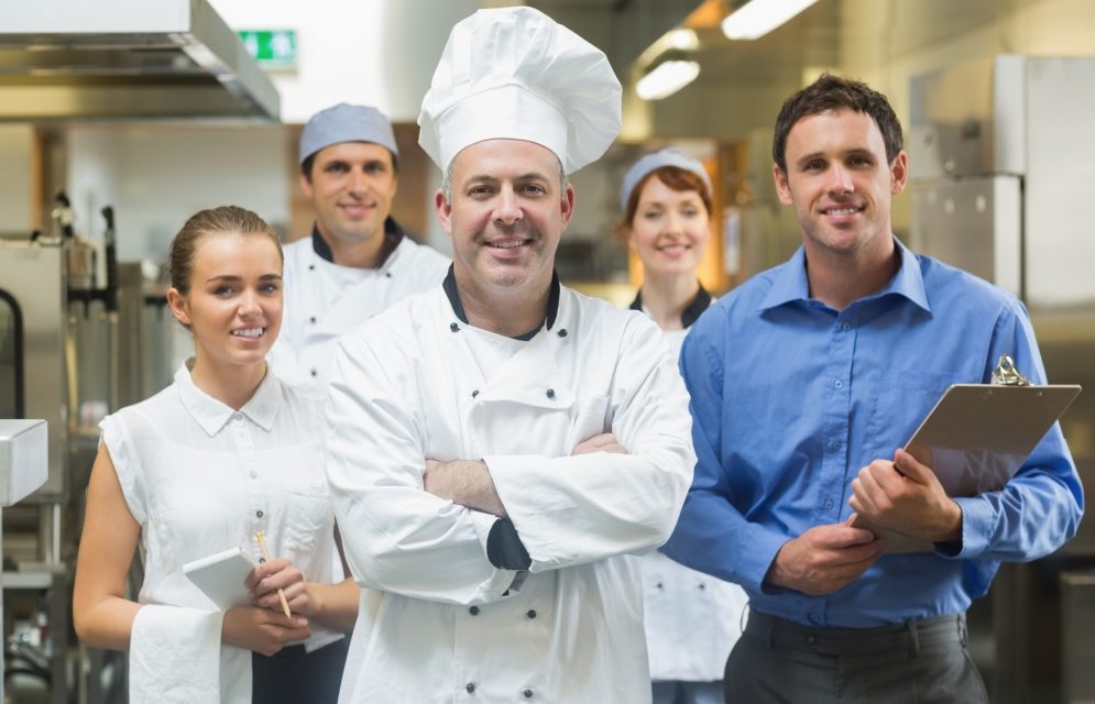 ▷ ¿Qué es un jefe de cocina? Funciones, requisitos y sueldo