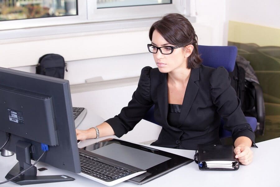 ▷ ¿Qué hace un asistente de dirección? Funciones y Sueldo