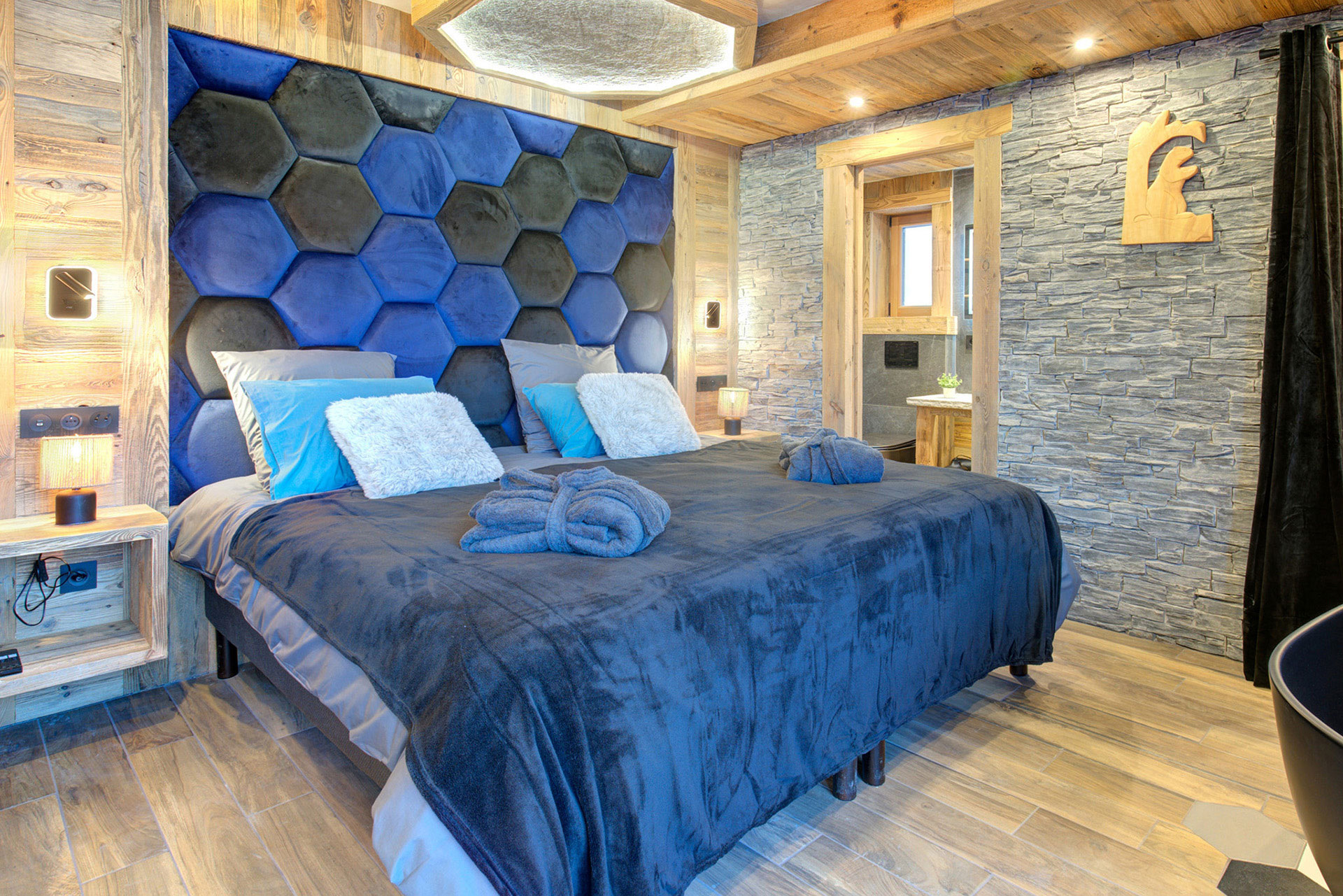 Schlafzimmer in blau im Chalet Cristal du Paradis