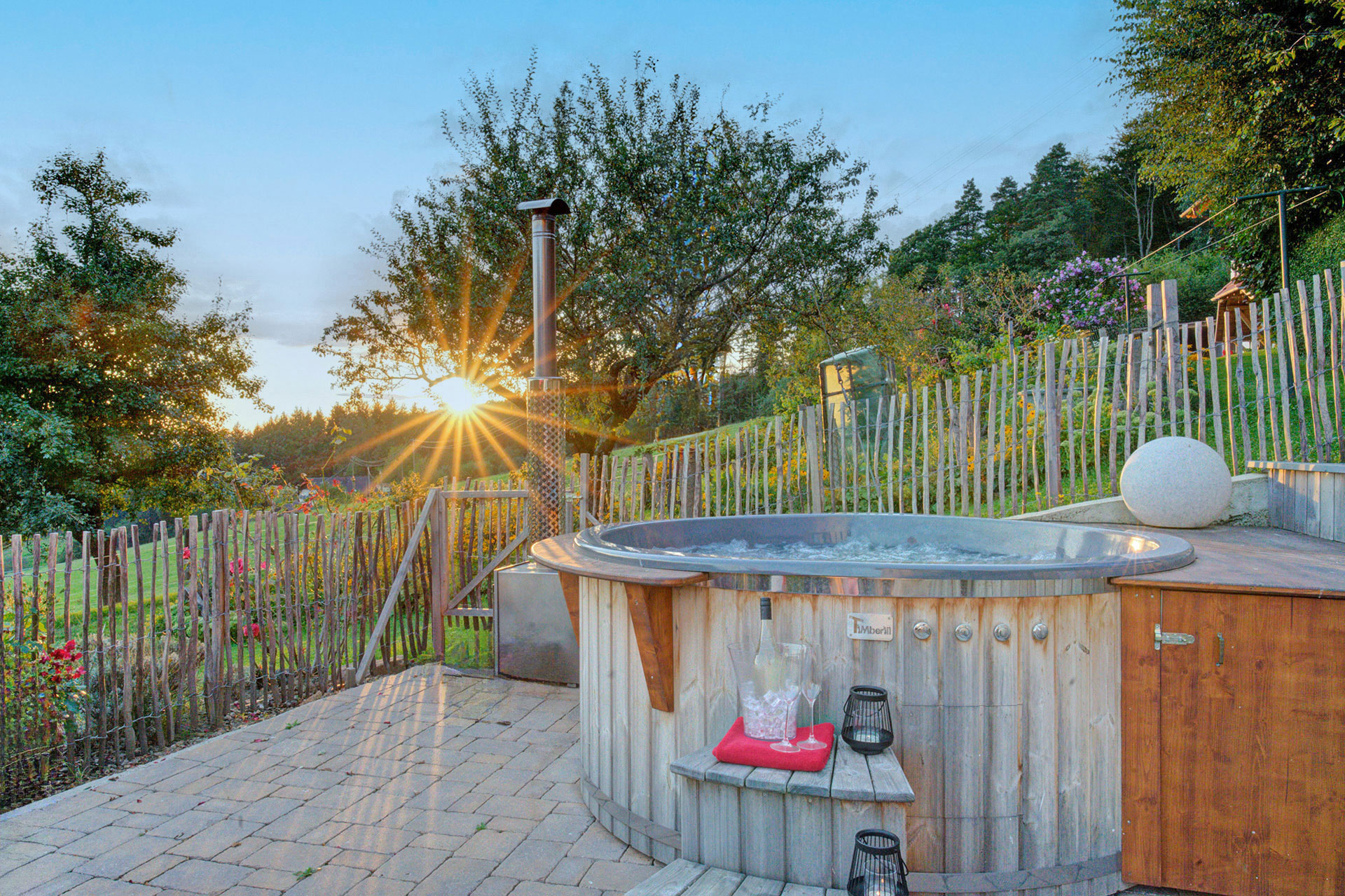 hot tub mit Sonnenuntergang am Grub-Daniel-Hof