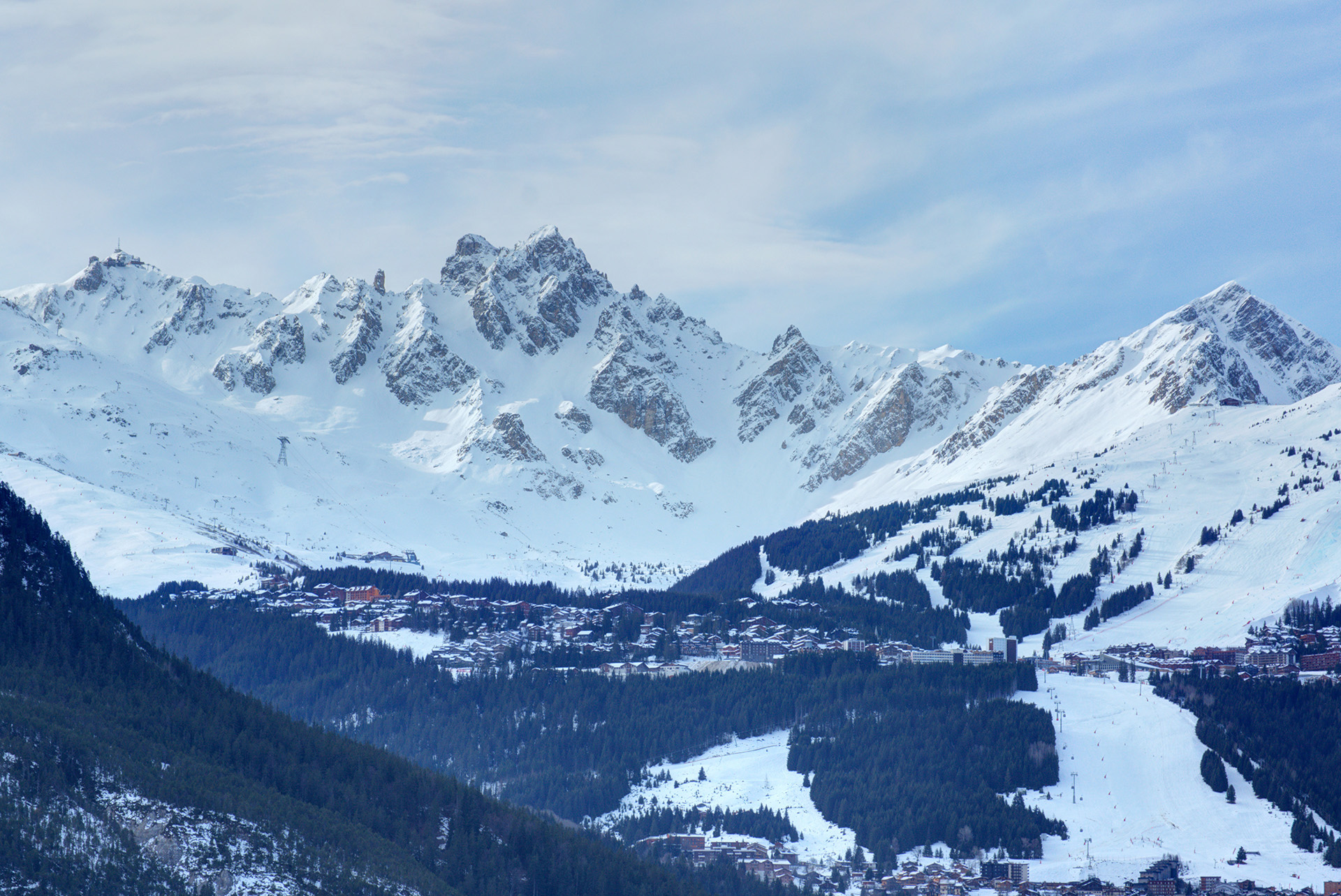 ferienhaus foto bergpanorama hinter corchevel