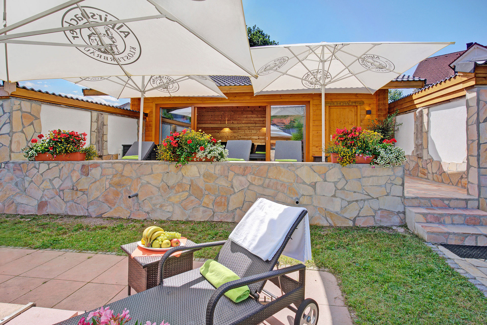 Terrasse vor Ruhehaus Hotel Ödenhof Baiersbronn