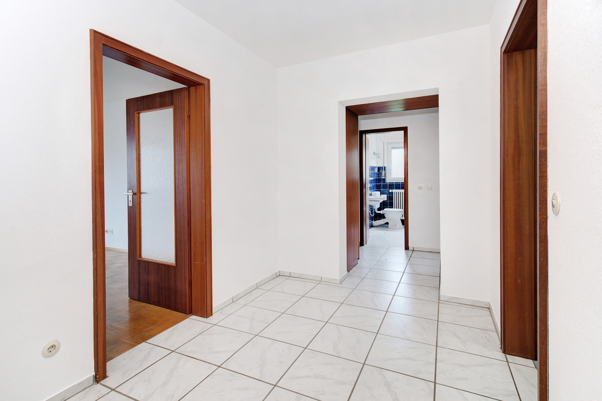 Geräumiger Gang - Immobilienfoto für virtual staging