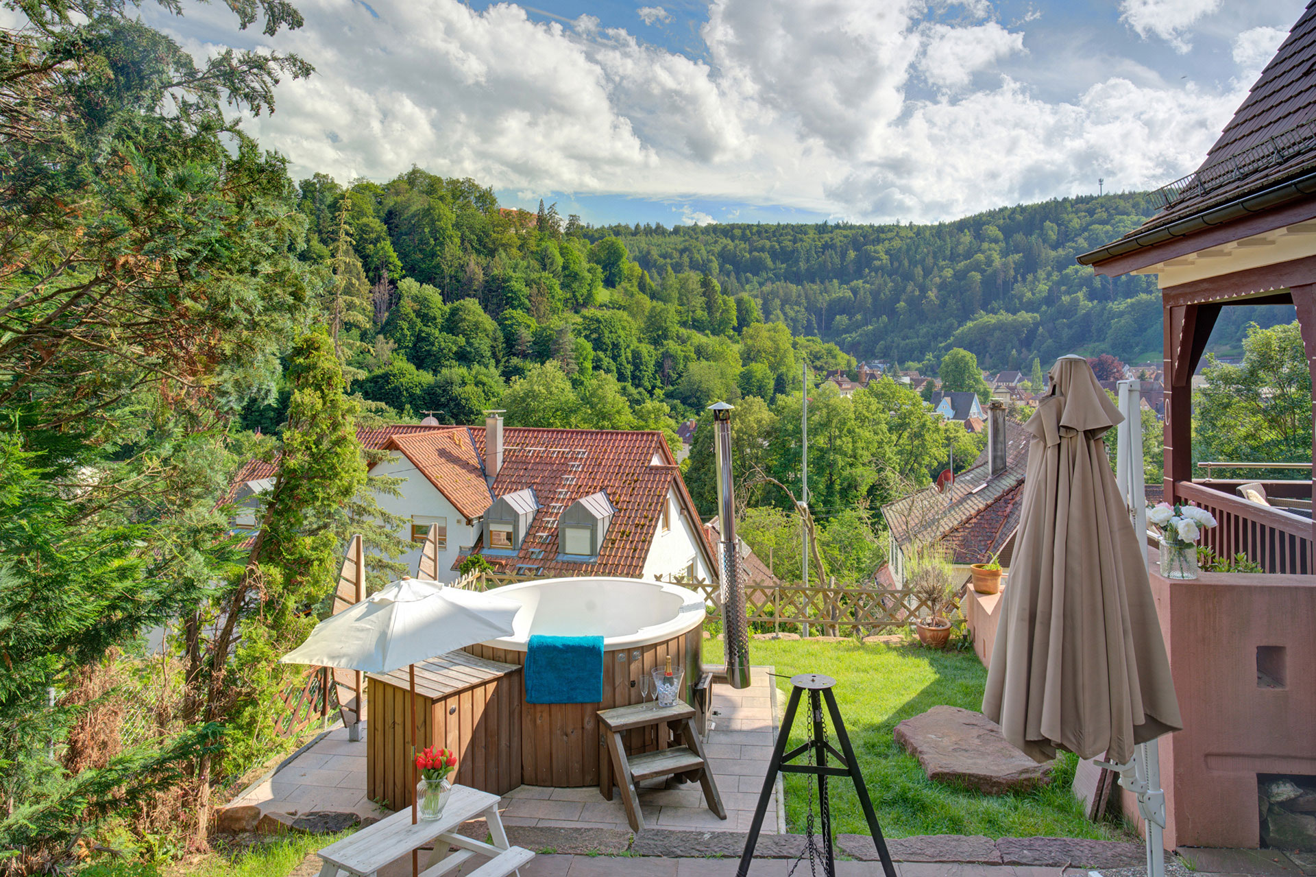 Ausblick mit Whirlpool zum Schloss