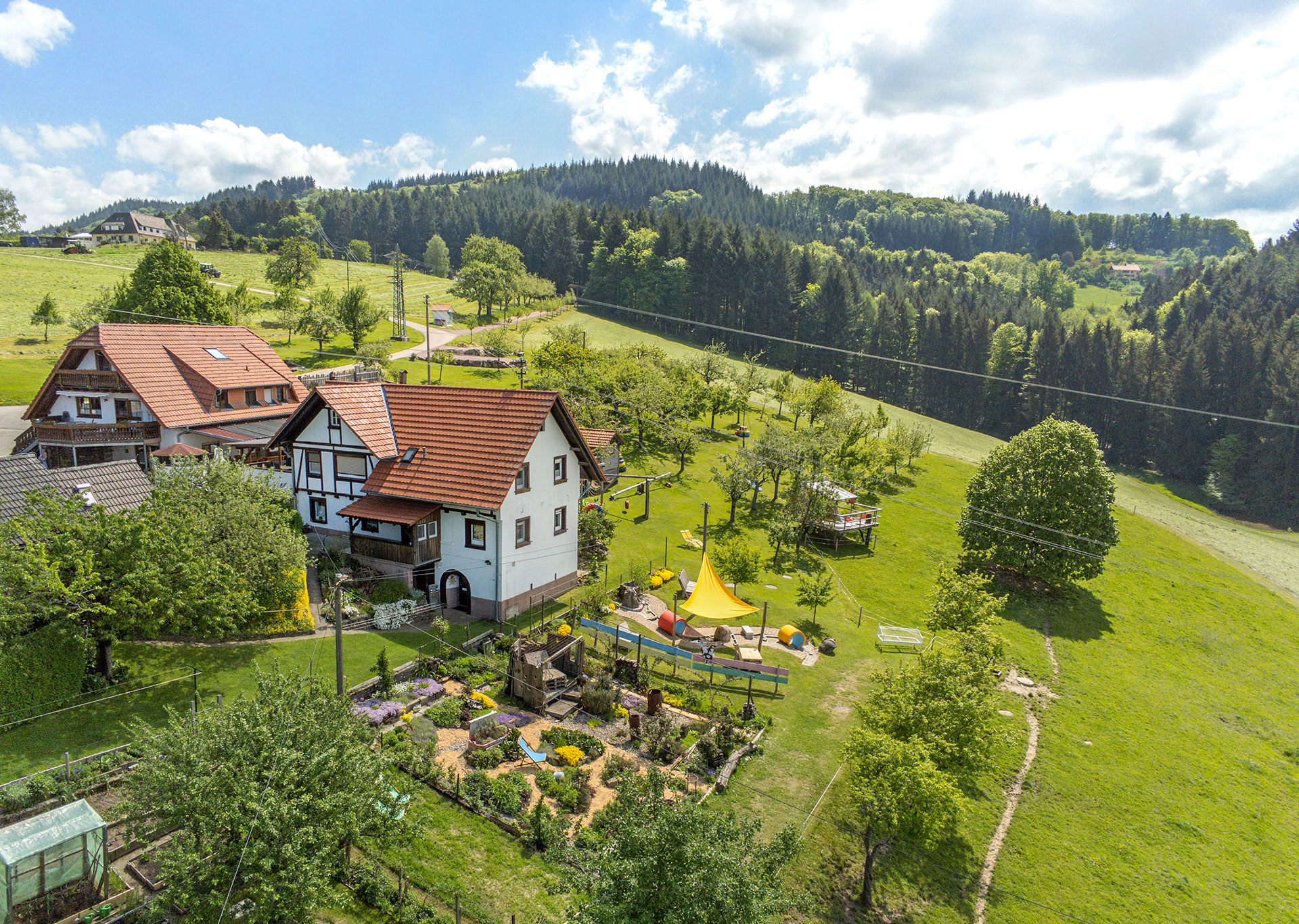 Ferienhof im Herzen des Schwarzwaldes mit Wiesen, Tannenwäldern und Spielplätzen
