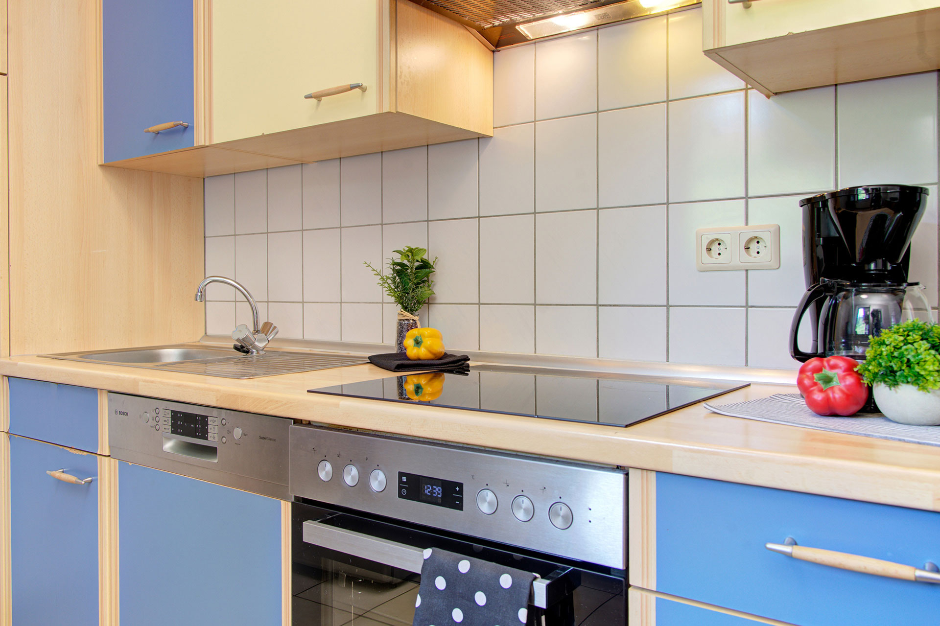 Kueche in blau beige