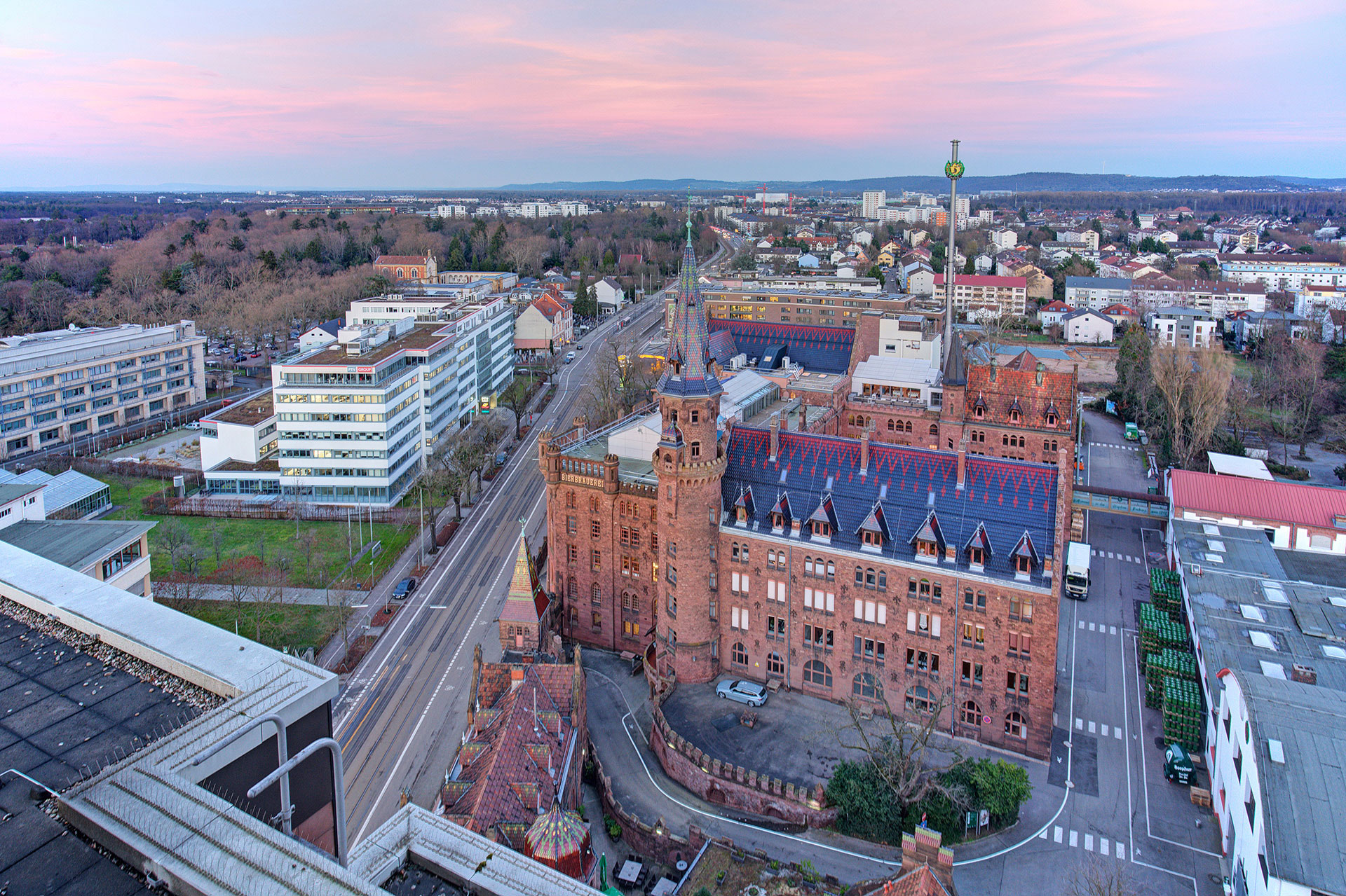 Panoramablick von oben auf die Brauerei Höpfner in Karlsruhe - vom fotograf für ferienwohnungen