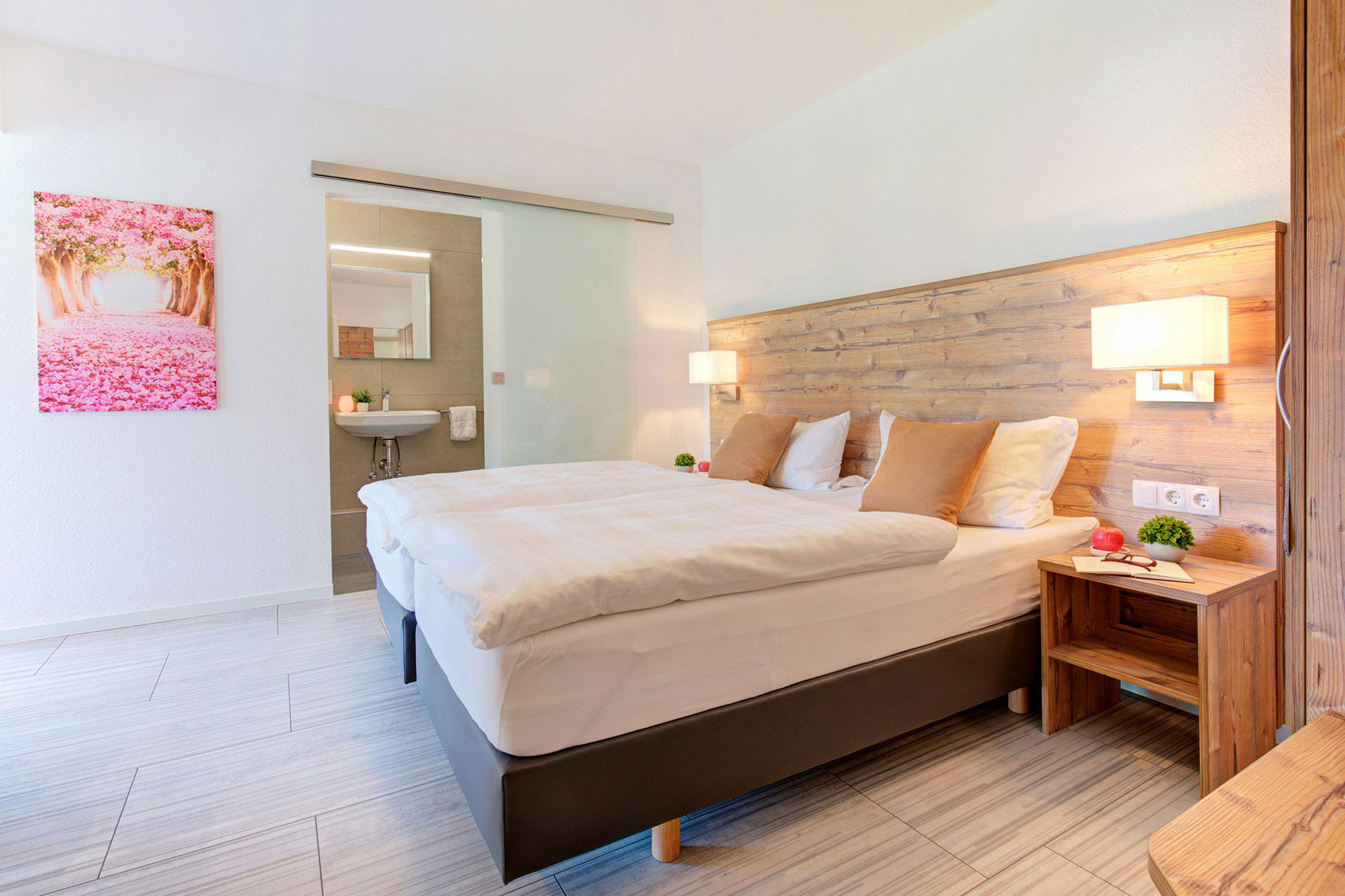 Doppelzimmer Hotel mit Blick auf Bad
