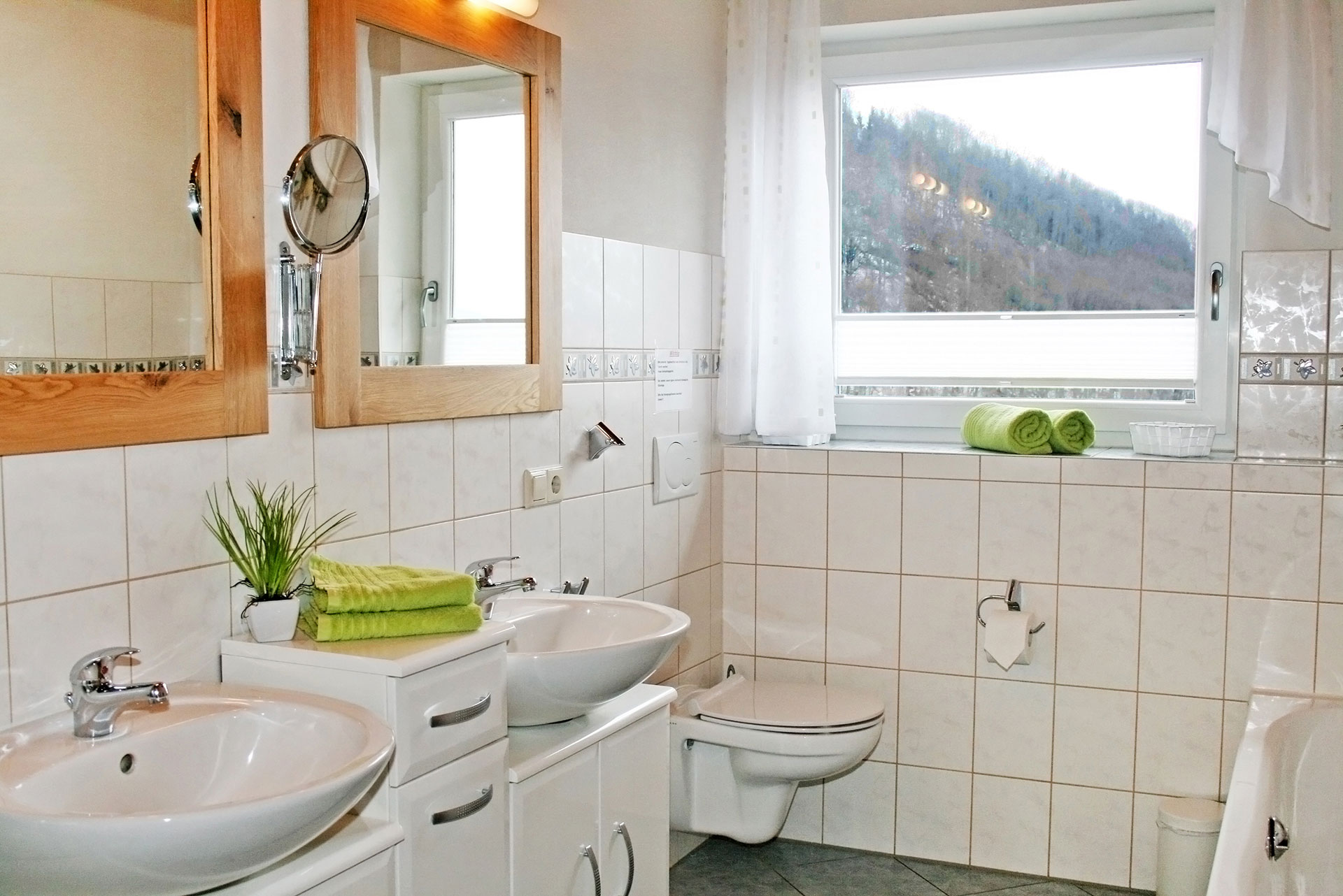 foto verbessern badezimmer nachher hell mit fenster