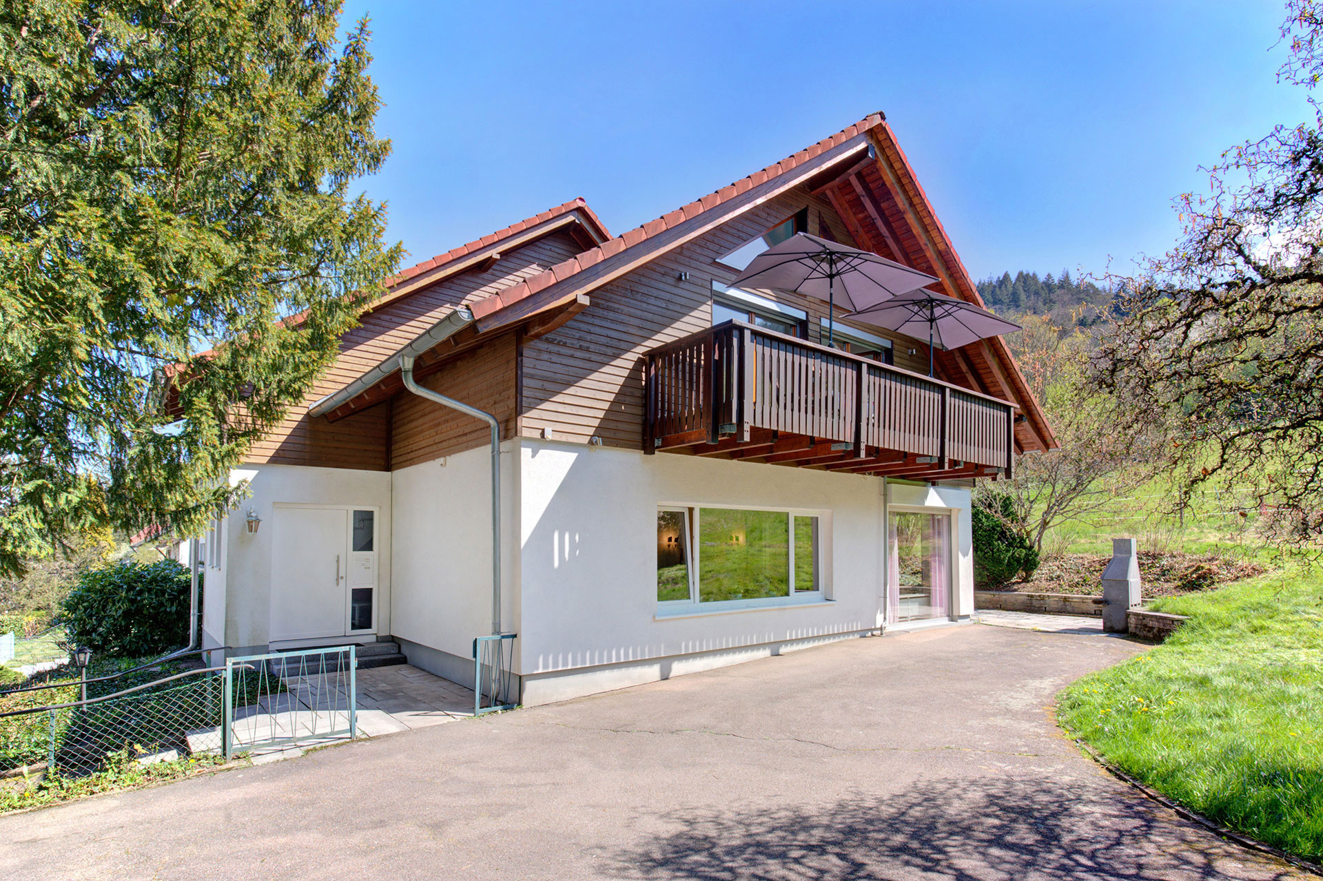 Ferienhaus seitlich mit Eingang
