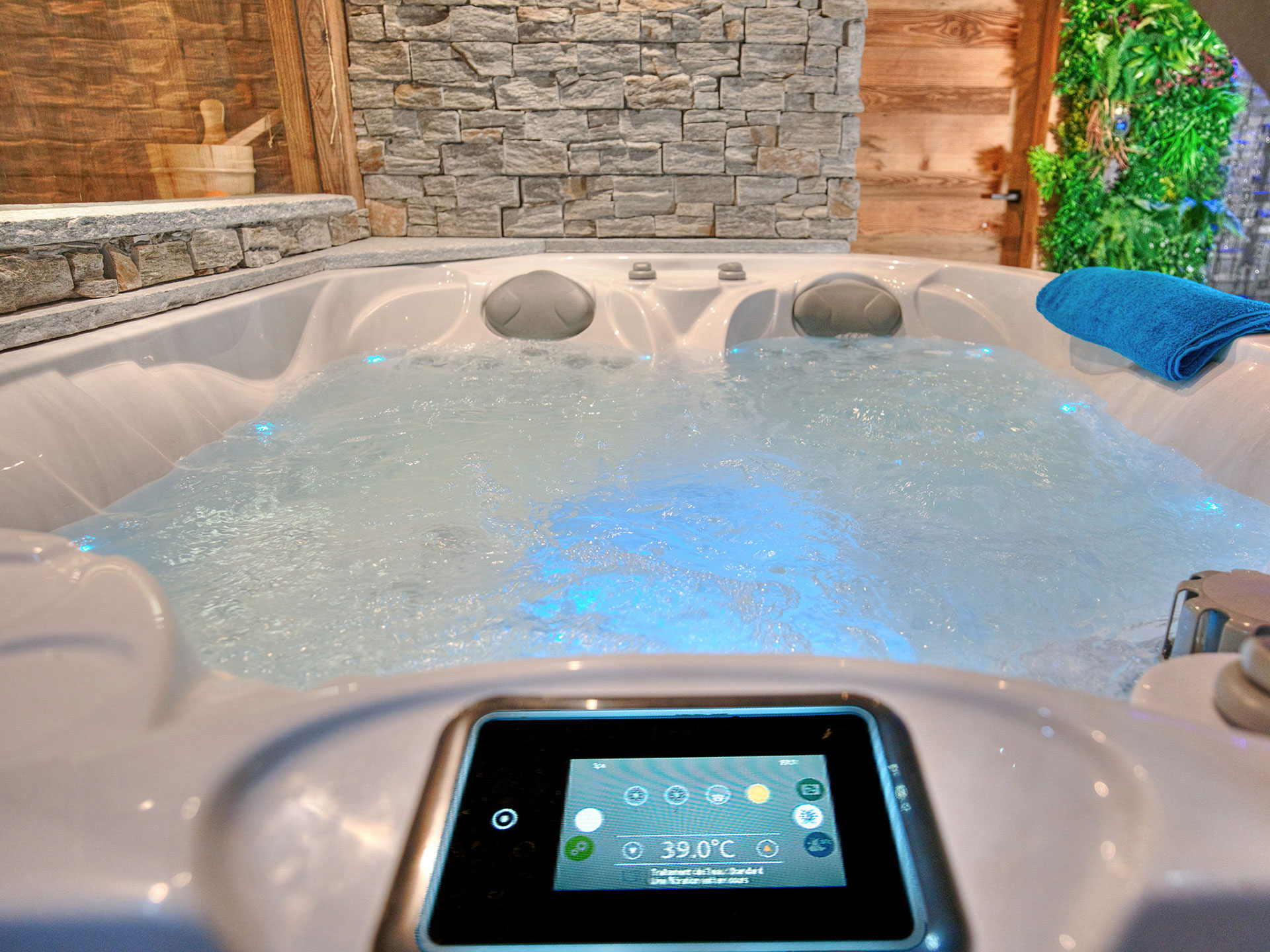 Nahaufnahme von Whirlpool mit Bedienpanel