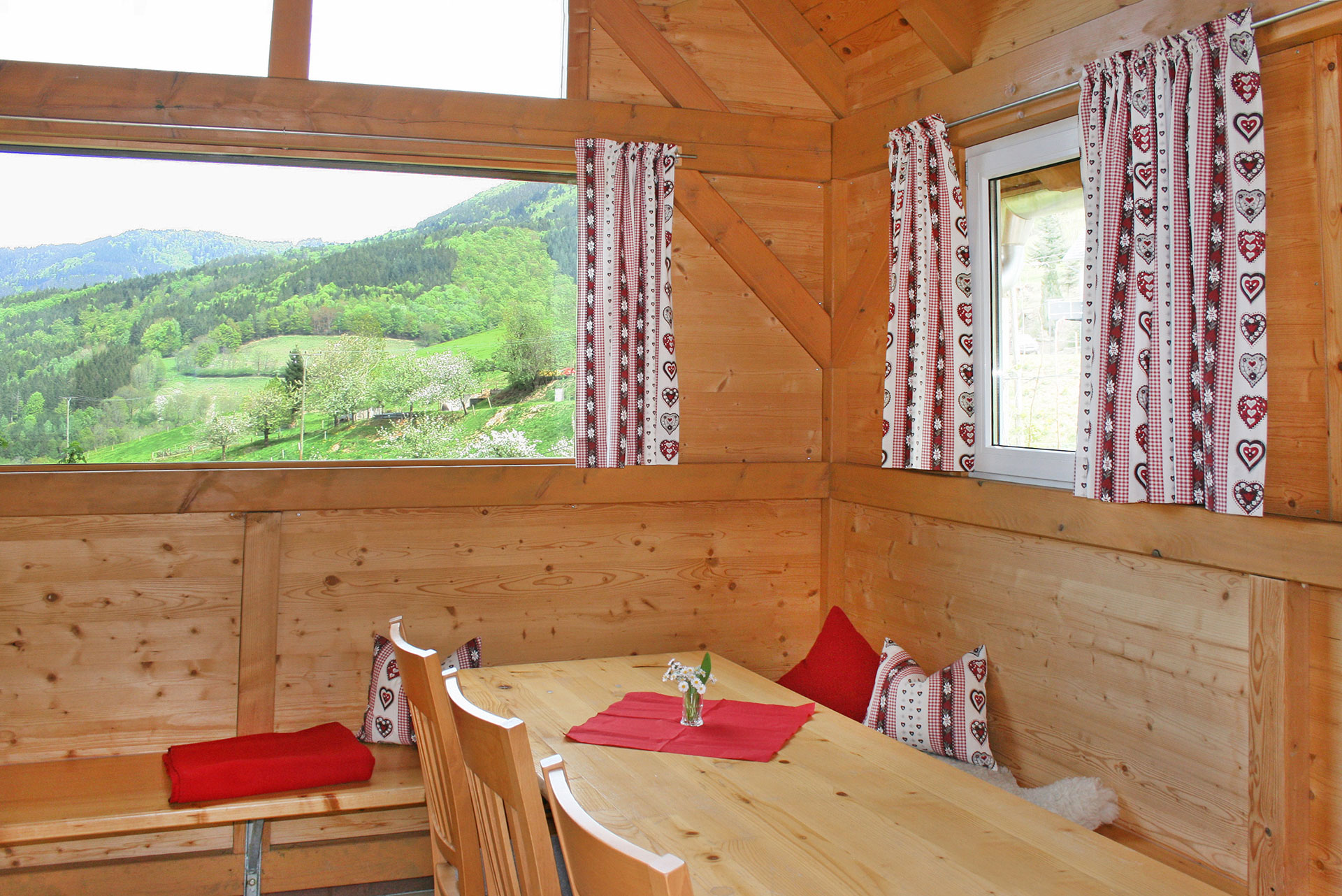 foto verbessern fenster mit landschaft in gartenhäuschen nachher