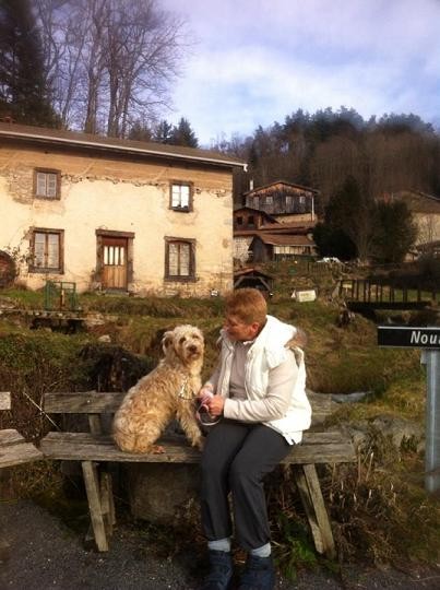 VALERIA encontró la felicidad junto a su mami en Francia gracias a la asociación "Une Historie de Galgos".