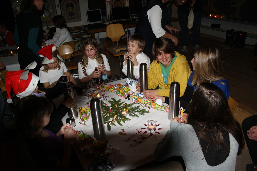 Schulweihnachtsfeier 2011 mit einem schönen Programm der Schüler für ihre Eltern und Gäste mit lustigen Überraschungen