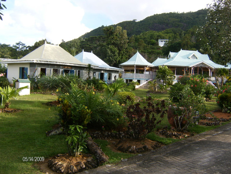 Au Cap Craft Village ( Shopping)