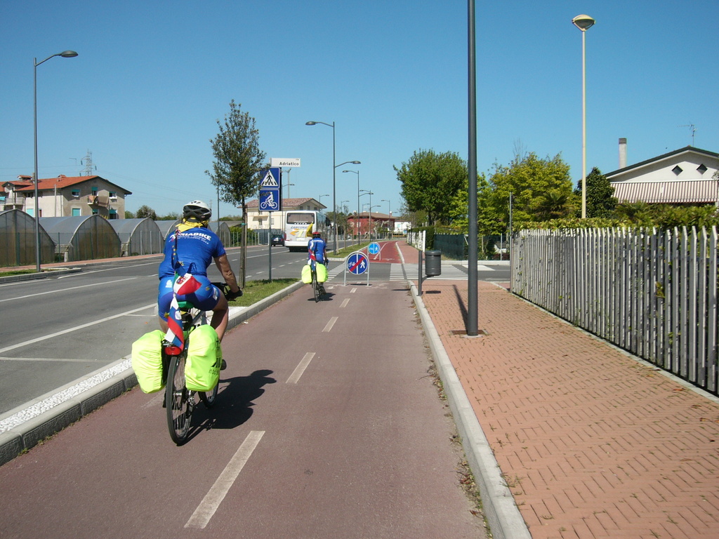 Ciclabilie su Via Baracca dopo il Cavallino