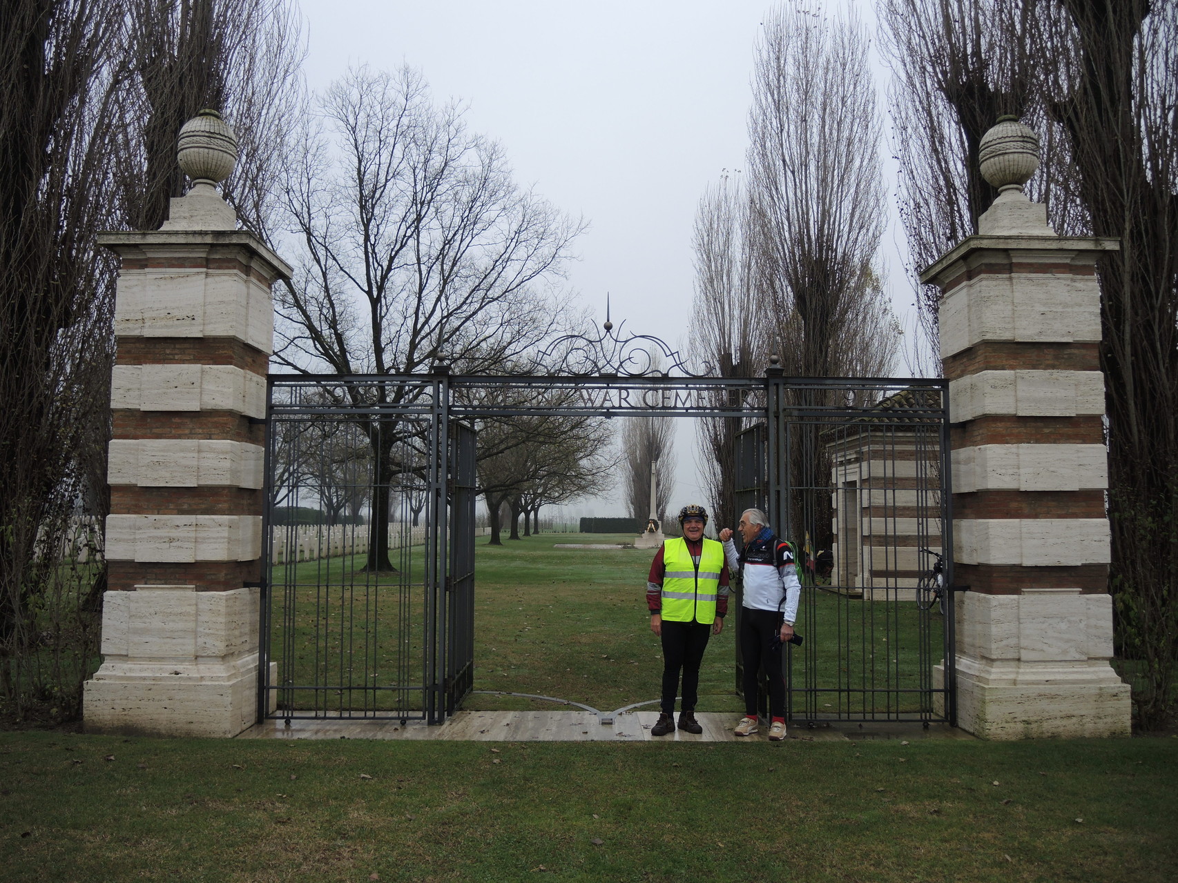 Piangipane, ingresso Cimitero di Guerra del Commonwealth