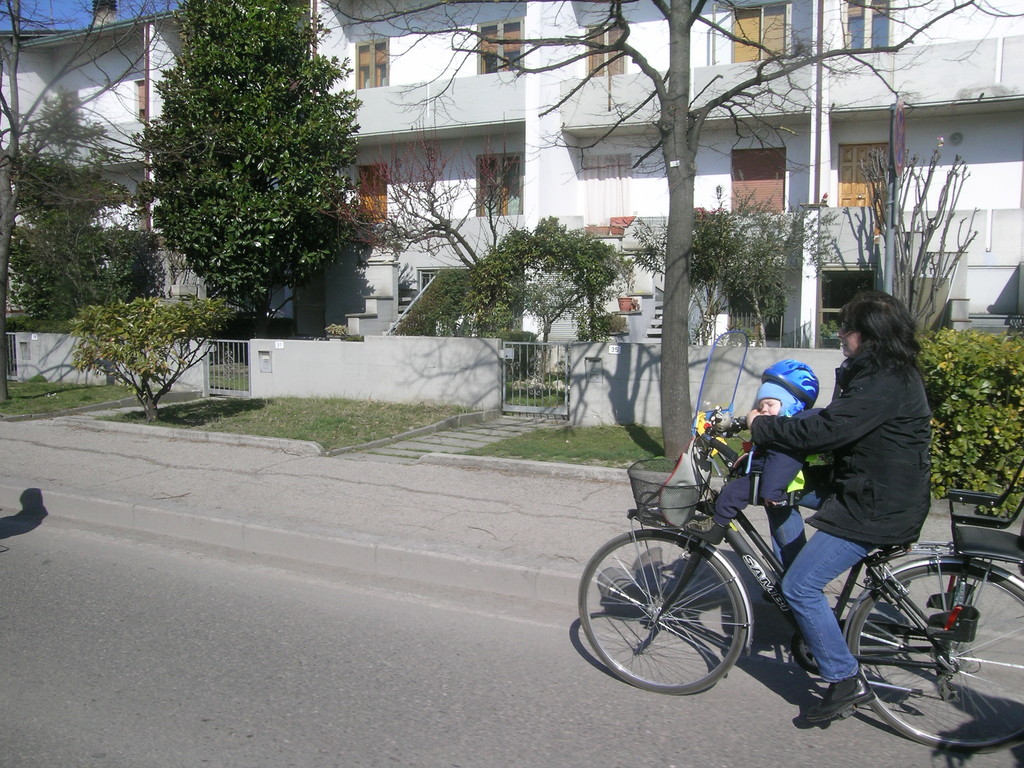 c'è chi dorme in bici, buona penichella