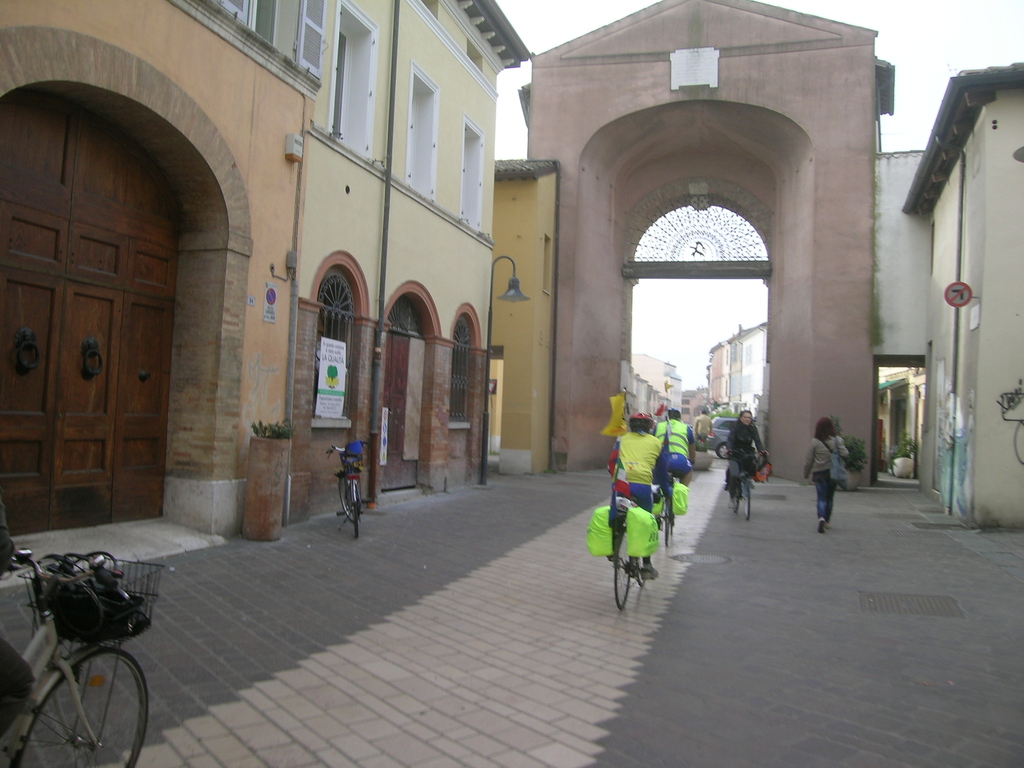 Pedalando per Via Mazzini