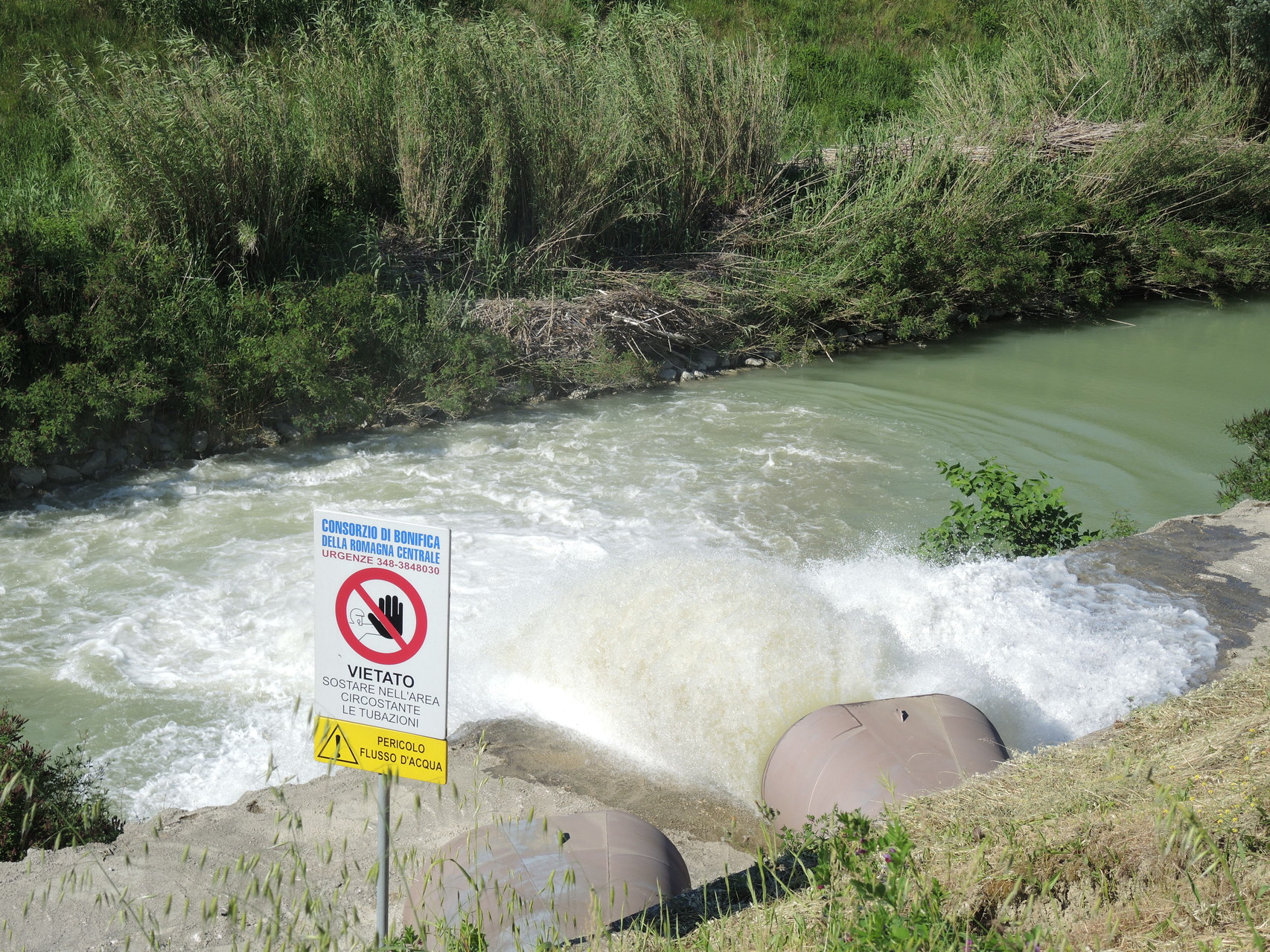 getto d'acqua dall'impianto idrovoro