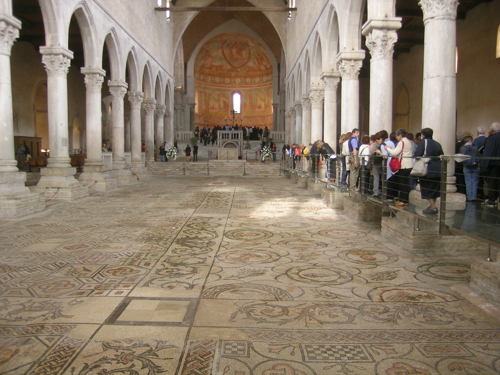 Il pavimento policromo mosaicato (IV Sec.) della Basilica di Aquileia