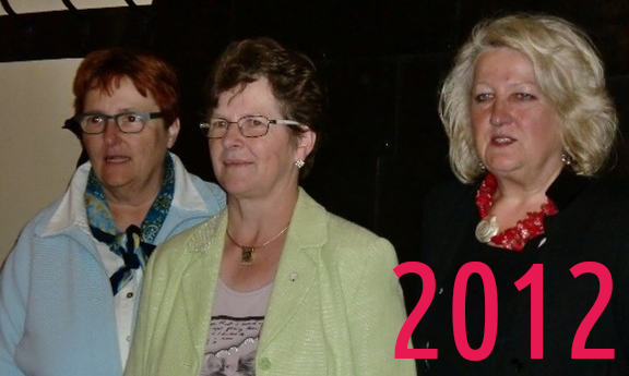 2012 – Fachtagung Kindergrundsicherung in Wien, neues Präsidium (Monique Gerber, Ida Lanbacher, Edith Schwab)