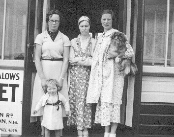 Joan, Dorothy and Anna Seehusen with child circa 1935