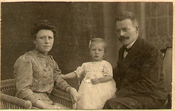 Ernst Seehusen with his wife, Marta, nee Timm, and their daughter Anna circa 1902