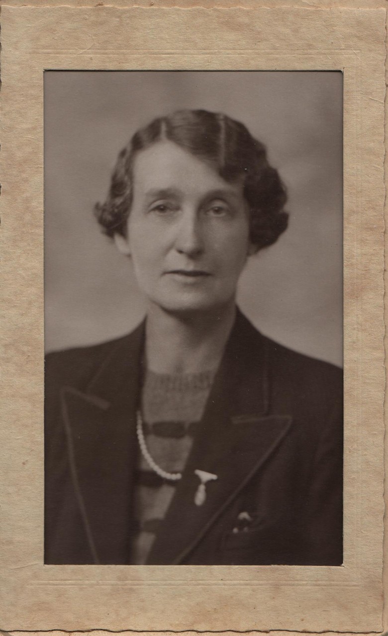 Auntie Adie, Len Greengrass's sister