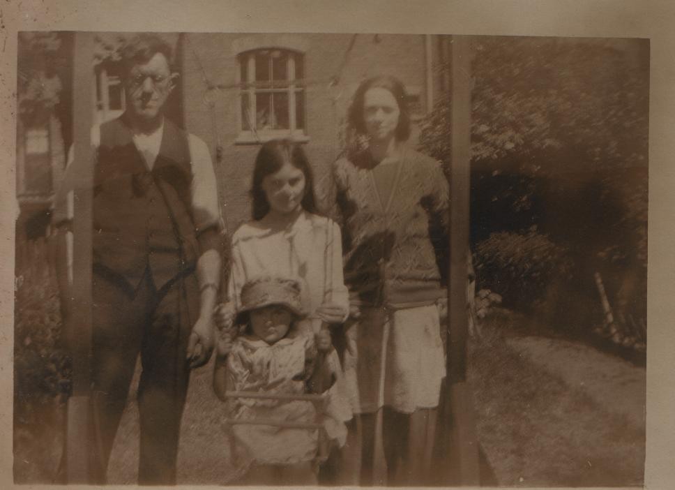 circa 1932 George, Alice, JGML and Mary Violet