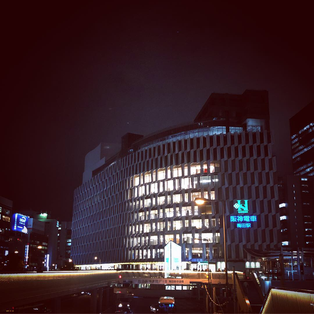 新しくなった阪神。きれいな建物です。