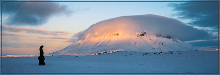 Lava sculpure in front of Herðubreið (herdubreid, odadahraun, ódáðahraun, bræðrafell, braedrafell, kollóttadyngja, winter, askja, crater, flatadyngja, eggert, öskjuvegur, lava, herðubreiðartögl, herdubreidartögl)