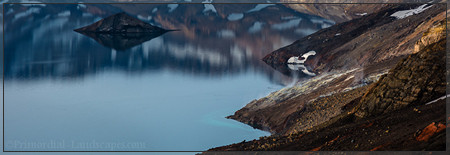 The small island Askur in the caldera lake Öskjuvatn (Askja, Dyngjufjöll, Myvetningahraun, Thorvaldshraun, Thorvaldsfjall, vití, viti, bátshraun, dreki, drekagil, jonnskarð, suðurskörð, Öskjuvegur, Wattsfell, grumbkow, reck, isafold, holuhraun, eruption)