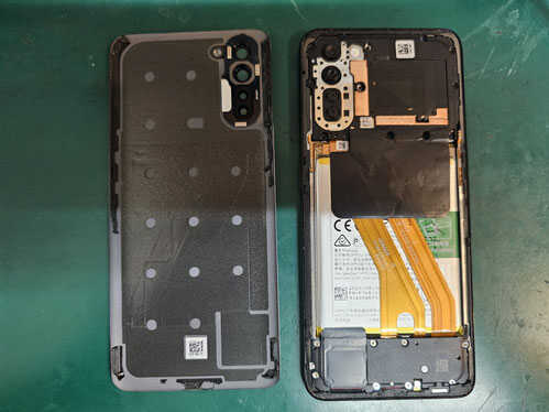 バックパネルを取り外したOPPO Reno 3 A