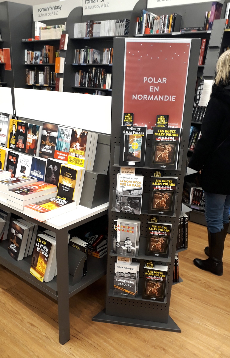 Présentoir polars chez Cultura Mondeville