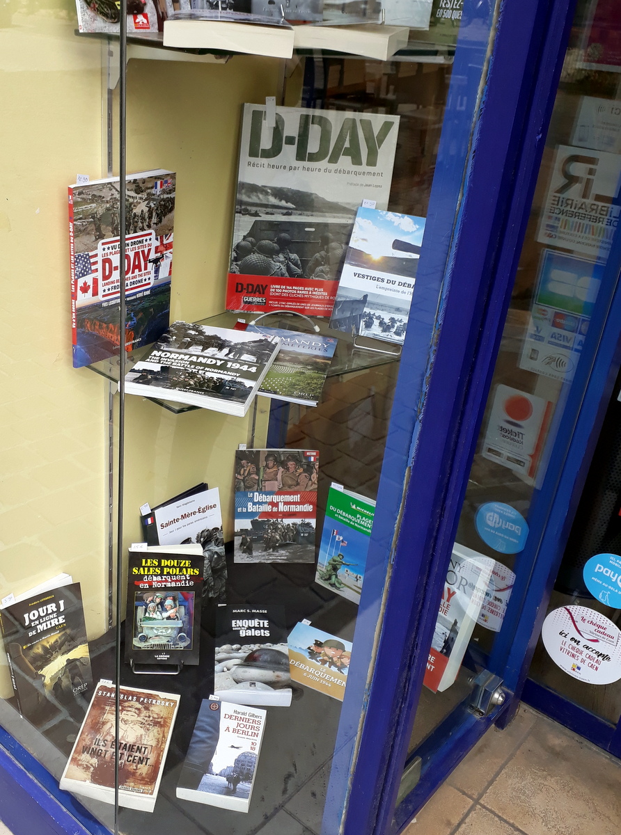 Vitrine Brouillon de Culture avec Les Douze sales polars débarquent en Normandie